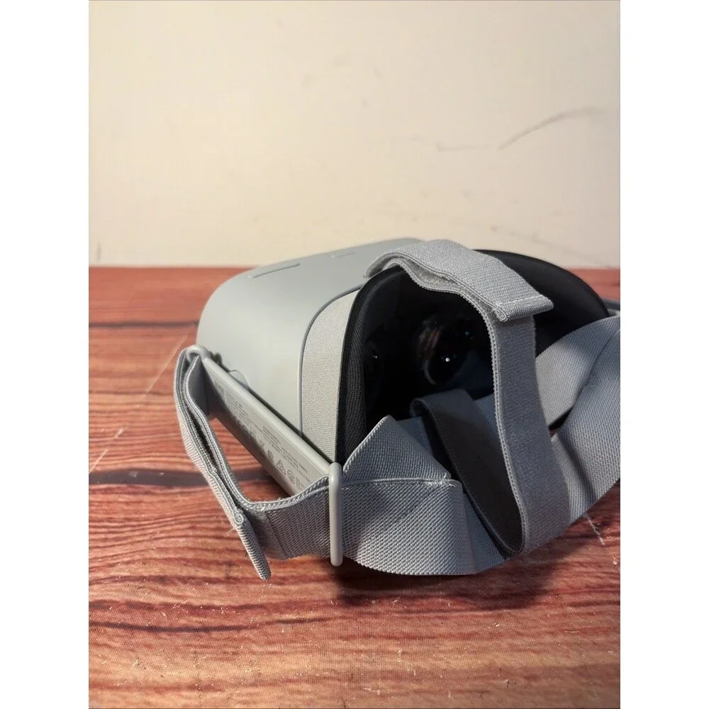 Oculus Go Standalone Virtual Reality Headset 32GB Gray Bluetooth Wireless